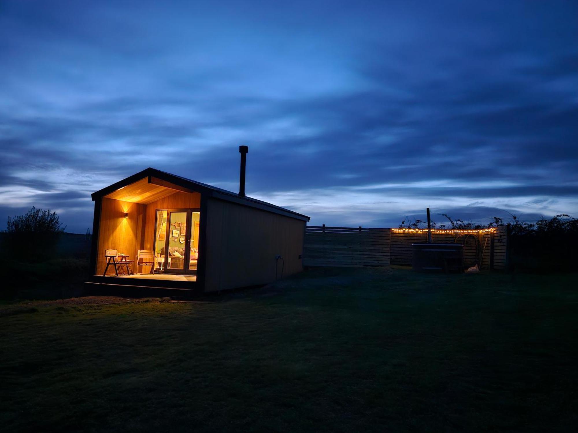 מלון קארפילי Under The Oak Glamping מראה חיצוני תמונה